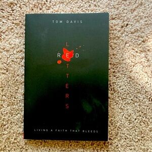 Red Letters: Living a Faith That Bleeds - Paperback By Davis, Tom
